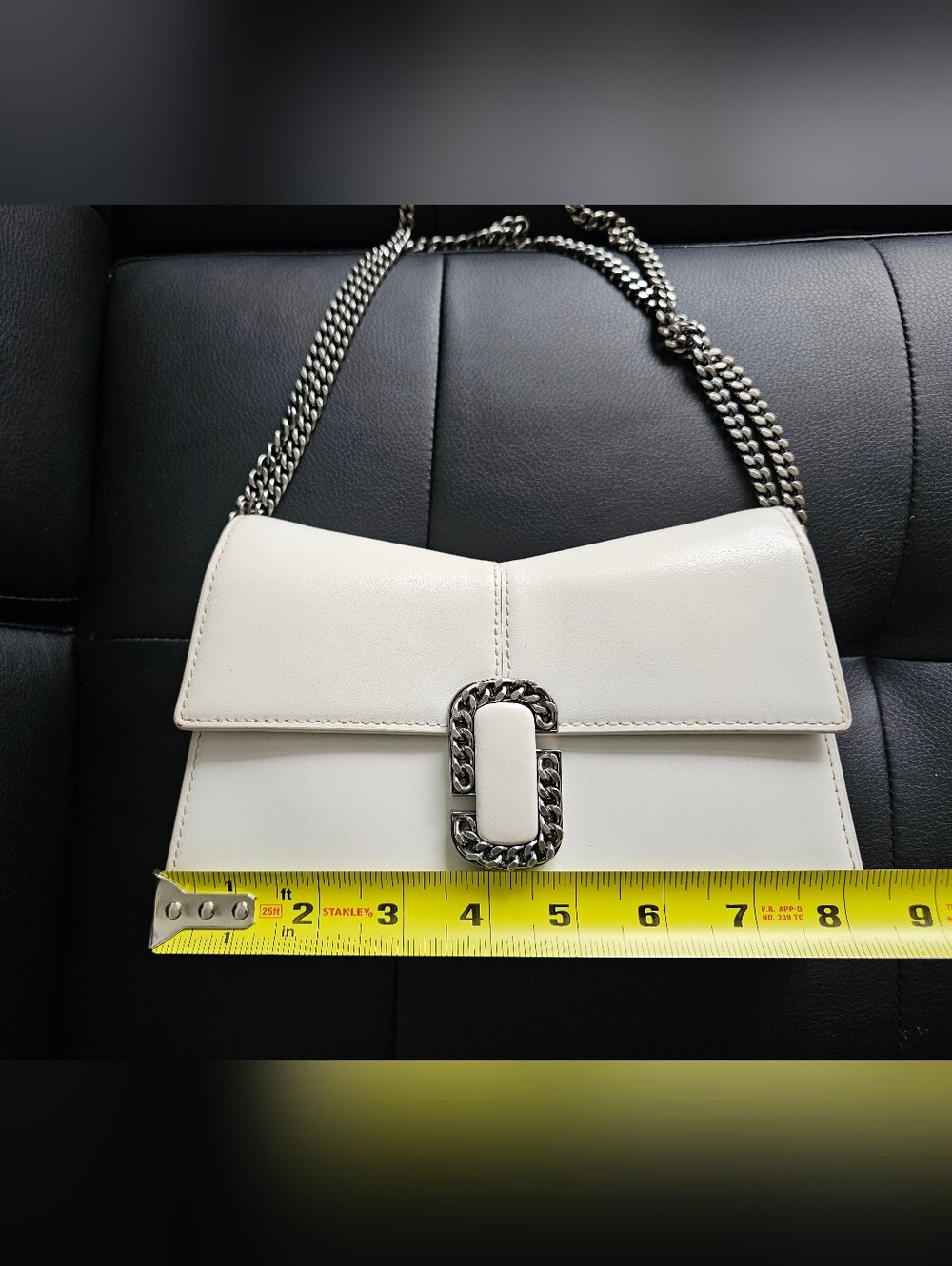 Authentic Marc Jacobs Elegant Shoulder Bag with Chain Strap - Picture 14 of 16